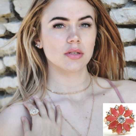 🌸flower 🌸 Cocktail Ring - Picture 2 of 6